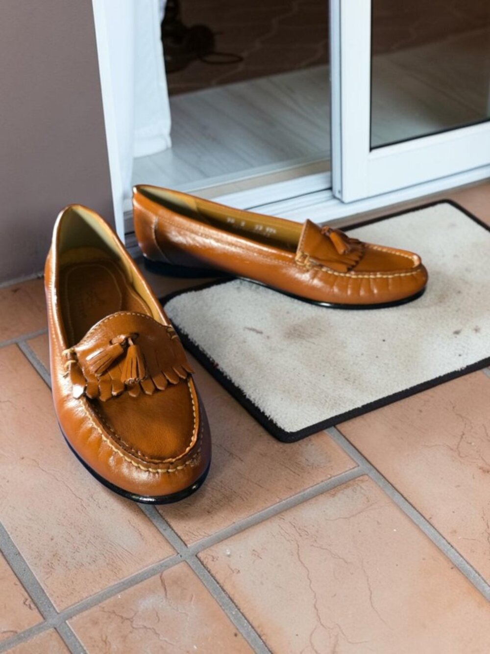 EUC TROTTERS (  10 S ) Classic Vintage Leather Kiltie Tassell Loafers